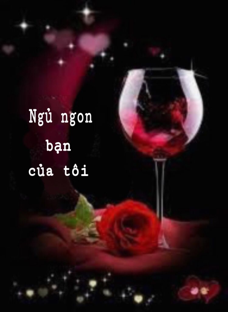 Tạ Chiêu nhìn meme hoa hồng đỏ và ly rượu vang có độ bão hoà cao dựa vào giường nở nụ cười